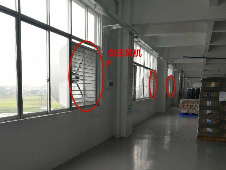 負(fù)壓風(fēng)機水簾降溫設(shè)備是怎么給車間降溫的